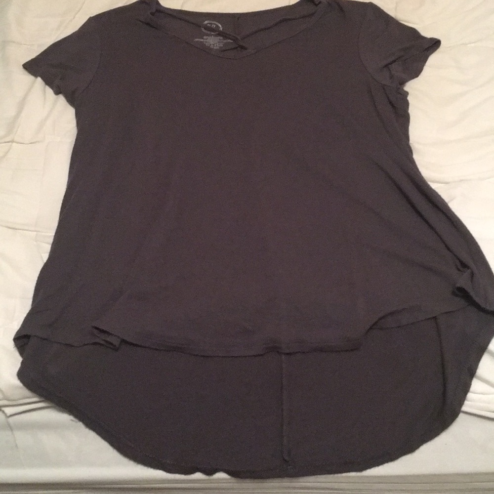 Gray t shirt